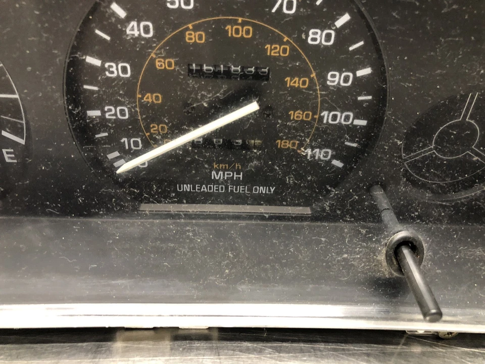 Cuadro medidor velocímetro instrumento Toyota Corolla 1988-1990 4 puertas Foto 2 de 4