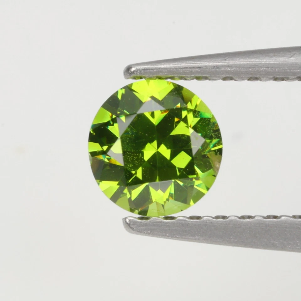 0.45 ct, Faceted Russian demantoid garnet high dispersion - Image 3 of 3