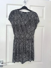 Bershka Size Medium Black & White Short Sleev...