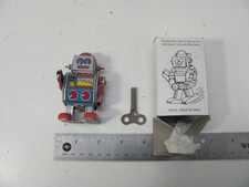 MS235 MS 235 ROBOT LILLIPUT WIND UP TIN ROBOT MINT