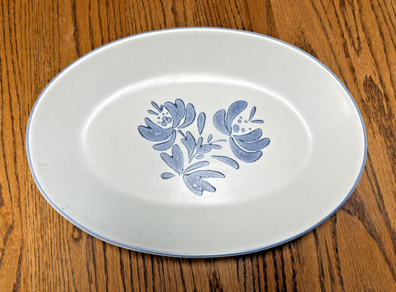 Pfaltzgraff Yorktowne Stoneware - 12" Oval Platter  12" - #16 Backstamp