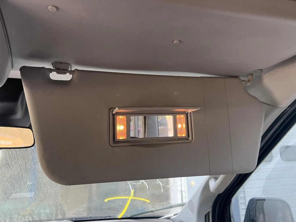 Used Right Sun Visor fits: 2018 Ford Transit 350 Chassis Cab w/mirror illuminate Foto 2 de 4
