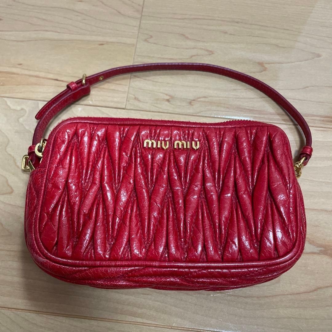 Auténtico bolso acolchado MIU MIU Matelasse bolso de mano rojo dorado...