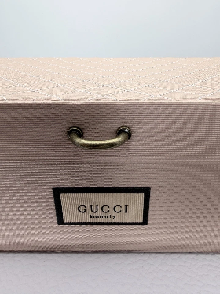 Joyero Gucci Rosa con delicado interior de tela floral para joyería + cosméticos Foto 3 de 4