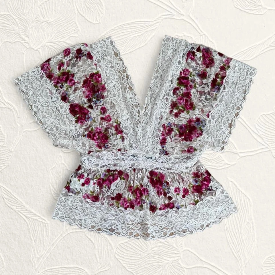 复古 Forever 21 花卉蕾丝和服上衣,带纽扣细节,尺寸 S — 第 2/4 张图片