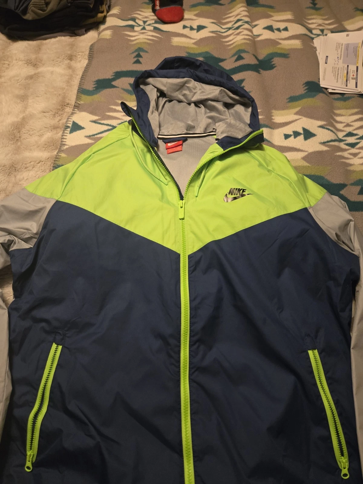 Nike Windbreaker Style Jacket Men's Large. Used. Navy Blue - Action Green.
