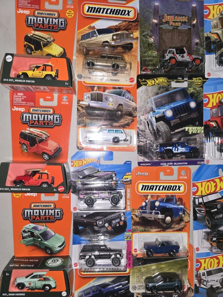 LOTE de 23 Jeep Hot Wheels.  Línea principal 19.  2 Premium. 3 piezas móviles.  Foto 2 de 4