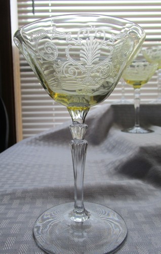 SET OF 8- FOSTORIA GLASS VERSAILLES YELLOW TALL CHAMPAGNE SHERBETS - Picture 2 of 3