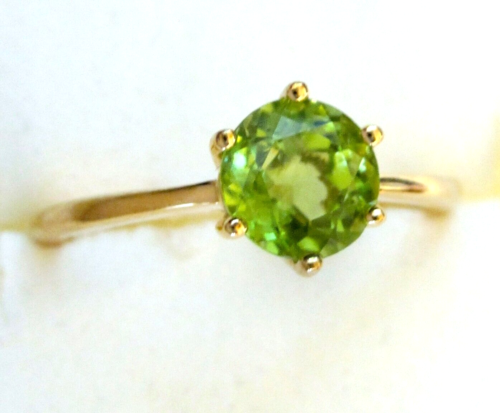 Peridot Solitaire Ring / size 8 / 14K Gold over 925 Sterling Silver / 1.5 ct - Picture 1 of 6
