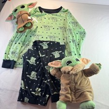 Star Wars Grogu Baby Yoda Kids Pajama Set with 2 Plushies Size M 8-10 Green