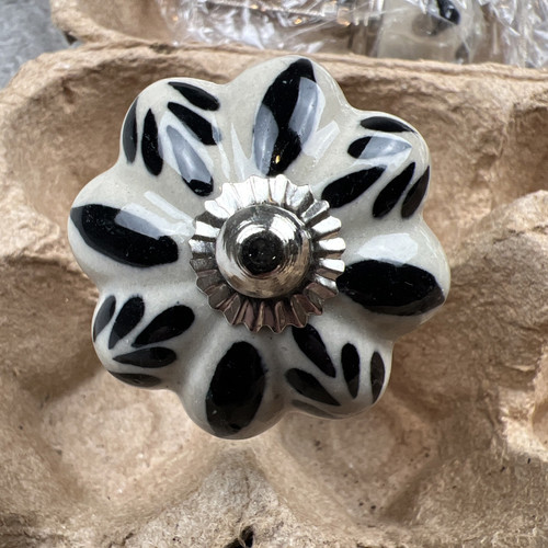 Lot Of 9 Handmade Ceramic Knobs Cabinet Hardware Handle Drawer Pull Black White - Picture 11 of 12