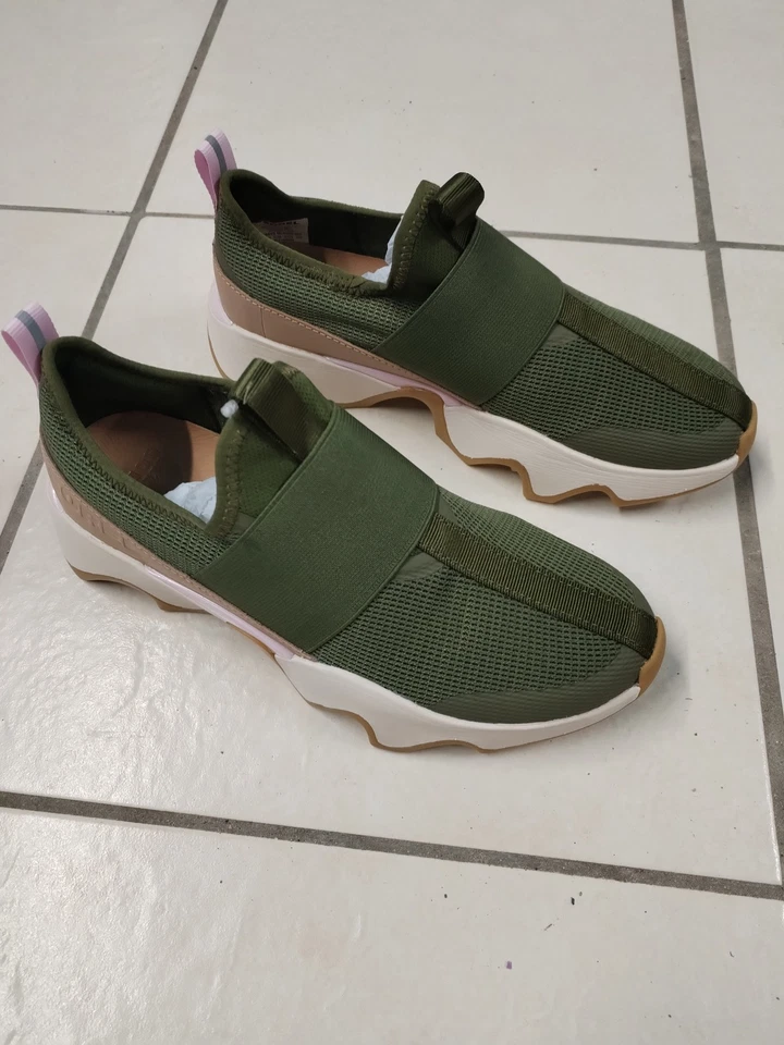 Sorel Damen Kinetic Impact II Strap Trainer Sneaker Utility Green, Pink Dawn NEW - Bild 1 von 4
