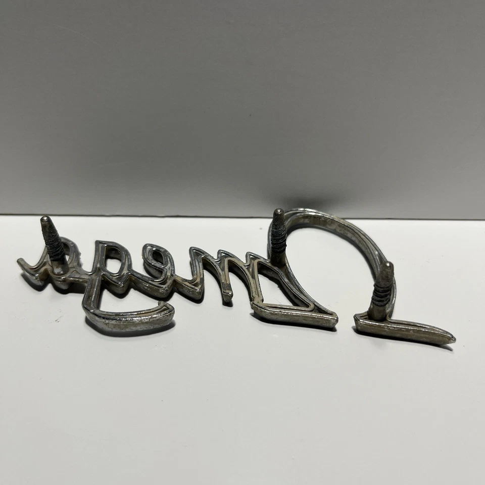 1975 1976 OLDSMOBILE OMEGA SCRIPT ЭМБЛЕМА OEM подлинный - Изображение 2 из 4