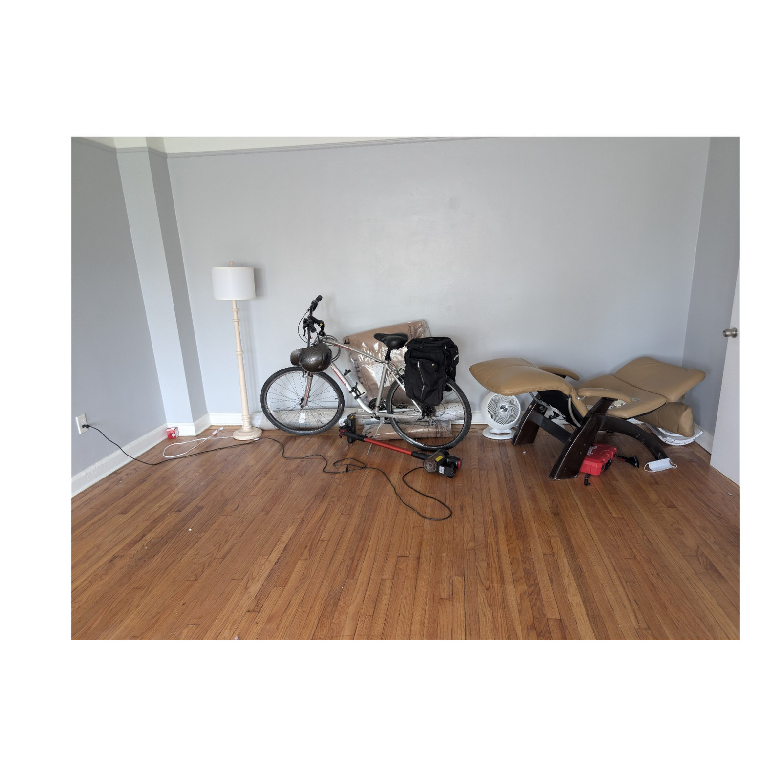 Giant 700C Hybrid Bike 18-Speed Flat Bar Rim Brakes Rear Rac
