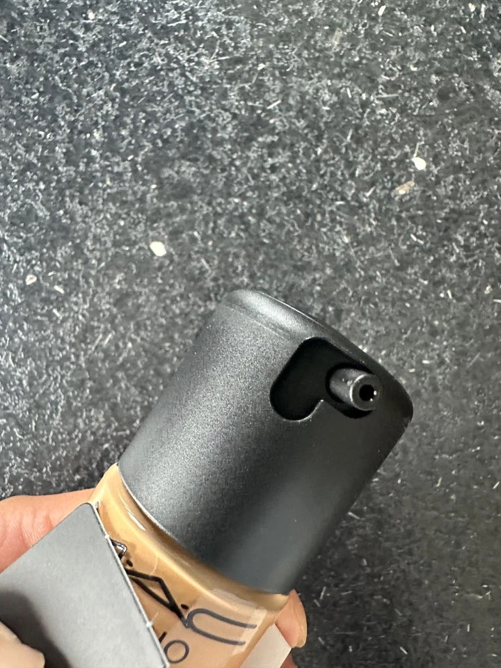 mac studio fix fluid lsf 15 foundation 30ml - NC20 - Bild 3 von 3