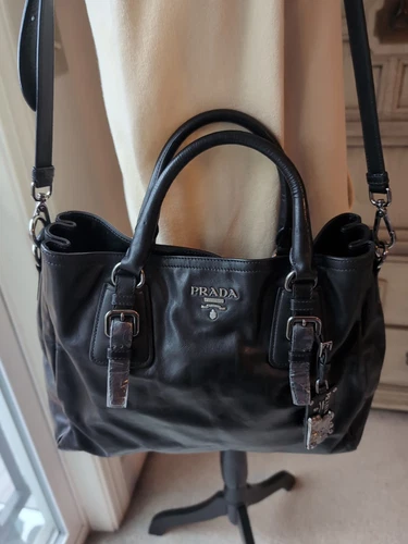 BORSA PRADA AUTENTICATA 2WAY IN PELLE DI VITELLO SMALTATA NERO ARGENTO HARDWARE USATA IN OTTIME CONDIZIONI