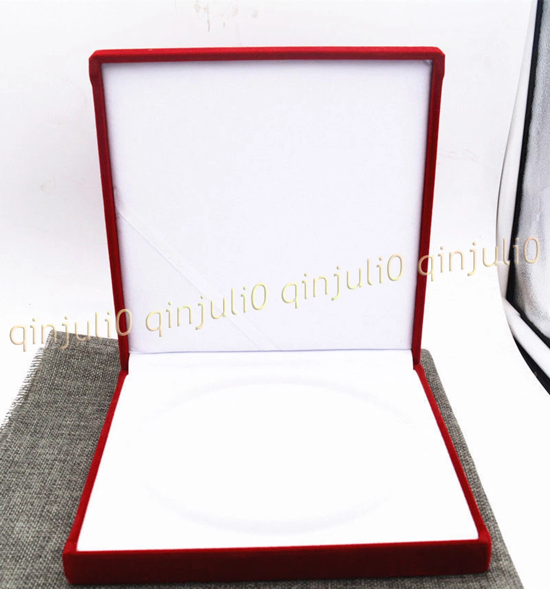 Velvet necklace hotsell presentation box
