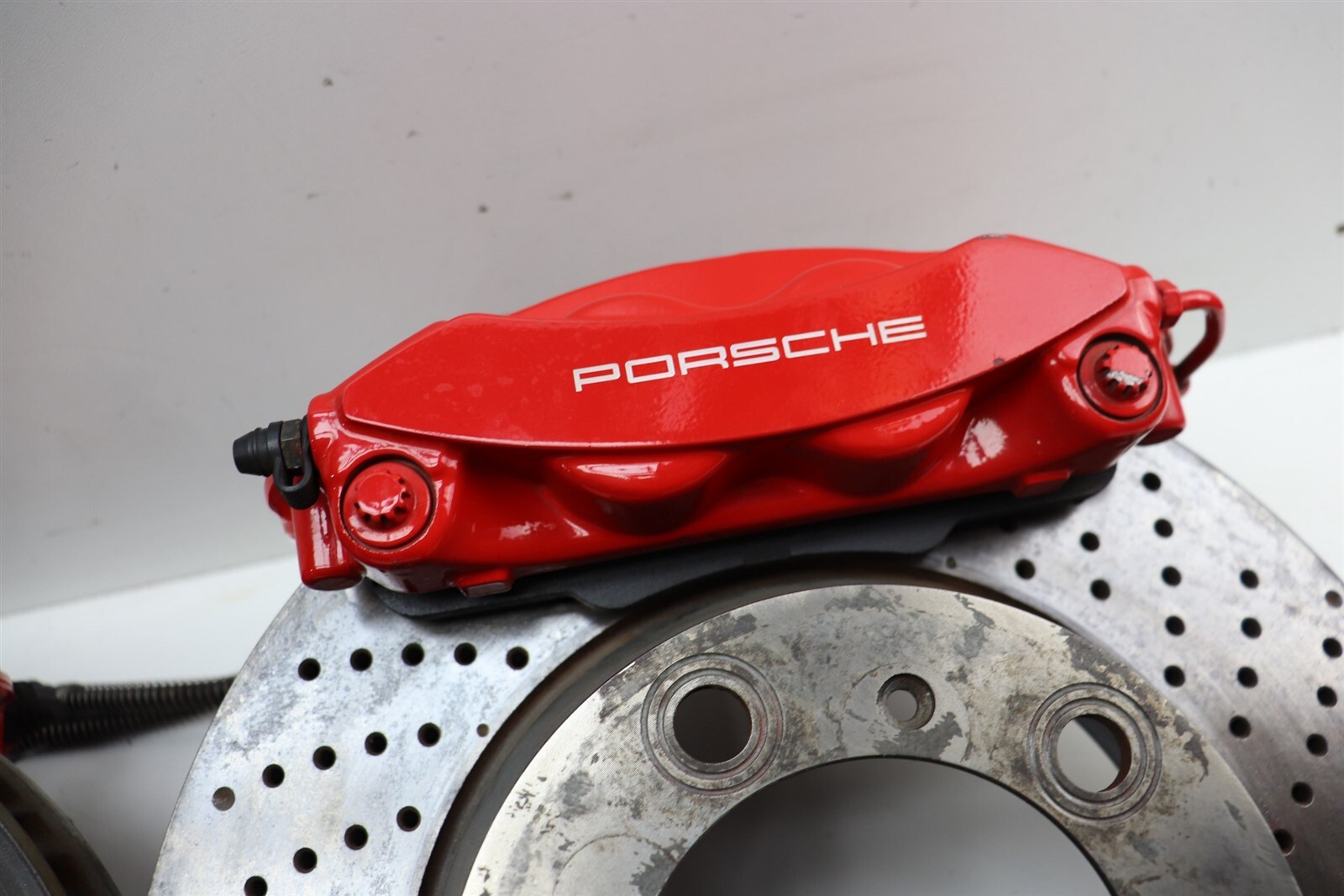 Porsche Carrera S 911 991 2013 4 Pot Rear Caliper Disc Set 991351423