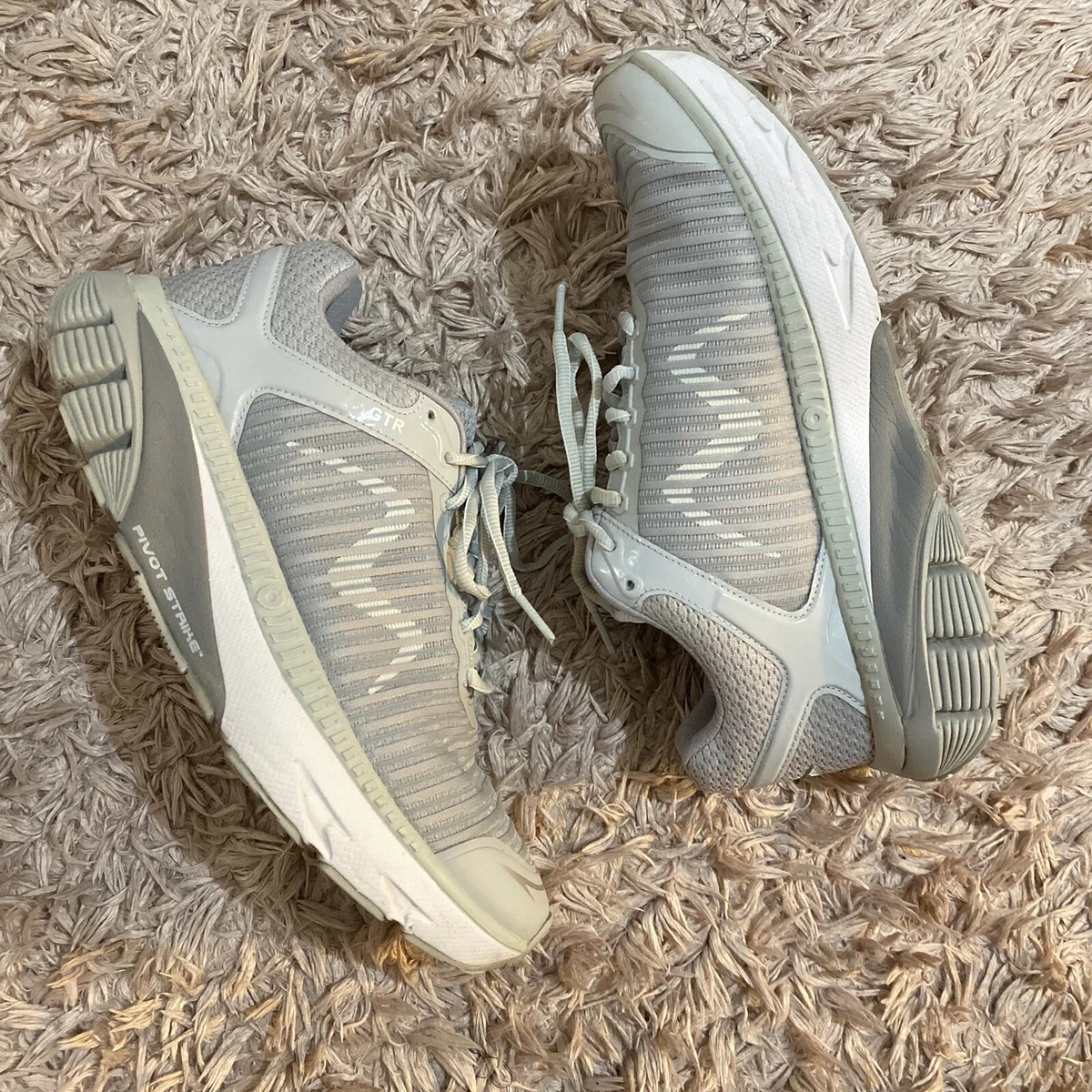 Light grey running shoes Outlet