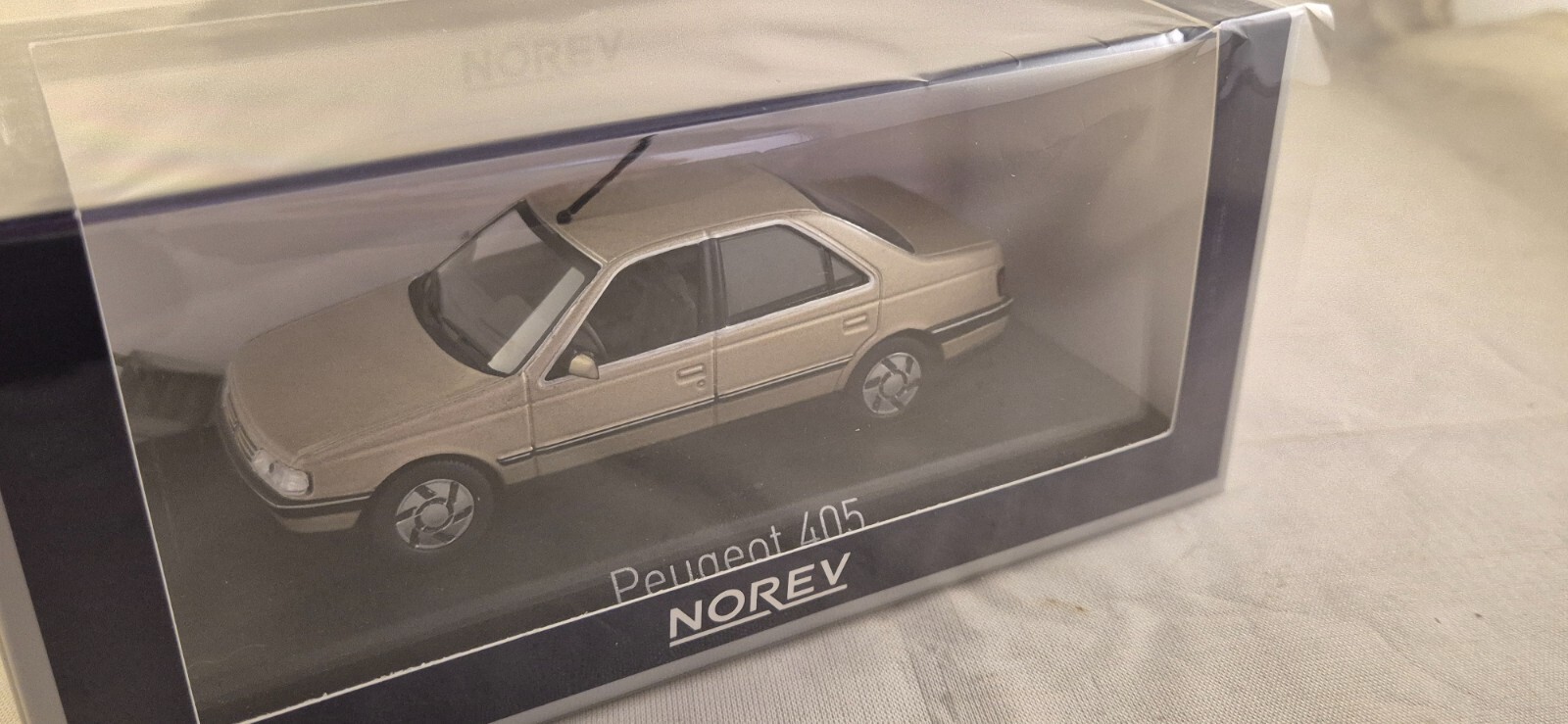 Peugeot 405 SRi 1991 beige miniature Norev 474514 idée cadeau pour passionné