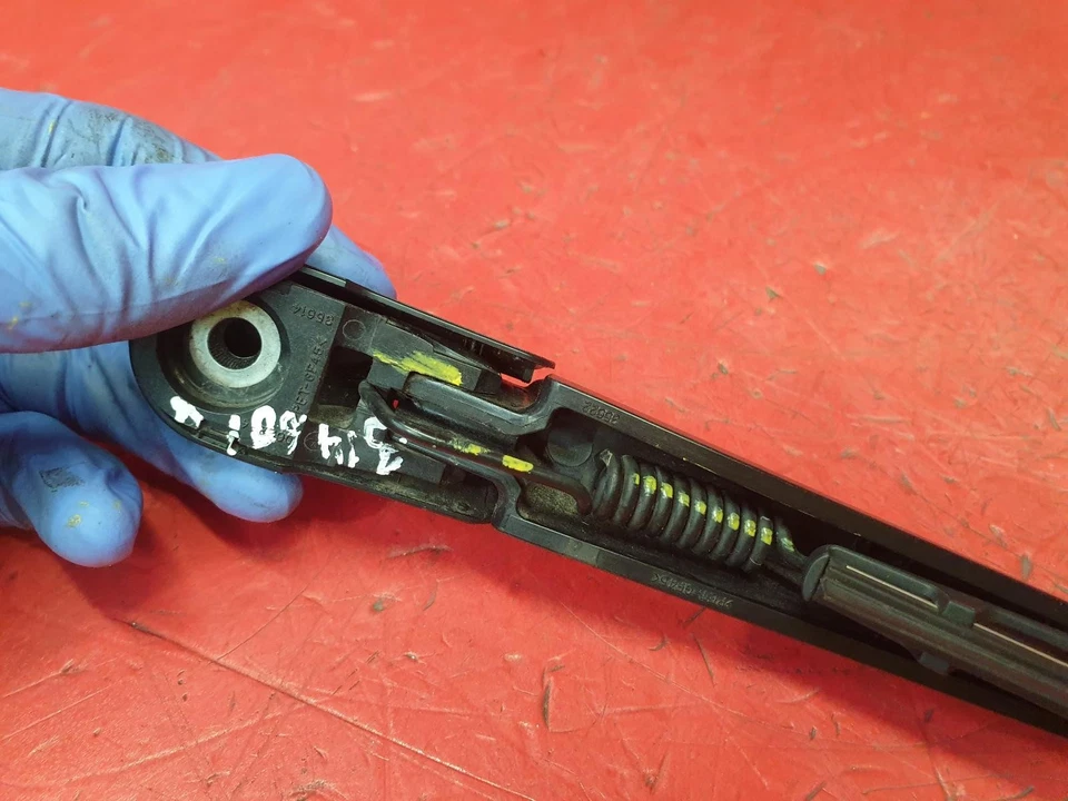 Brazo limpiaparabrisas trasero Nissan LEAF 2017 5 PUERTAS ESCOTILLA Foto 4 de 4