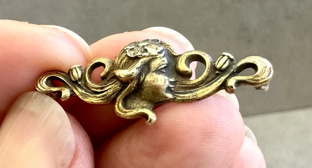 18k Gold Brooch In Vintage Designer Fine Pins & Brooches for sale