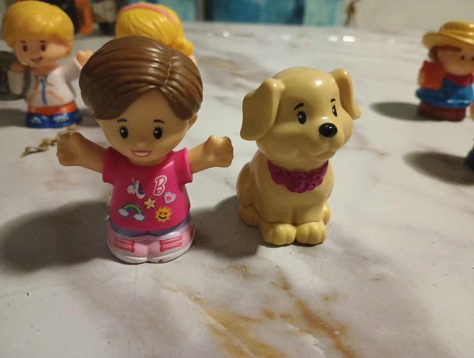 Lote 16 bonecos Fisher Price Little People brinquedos personagens mistos colecionáveis MLP - Imagem 4 de 4