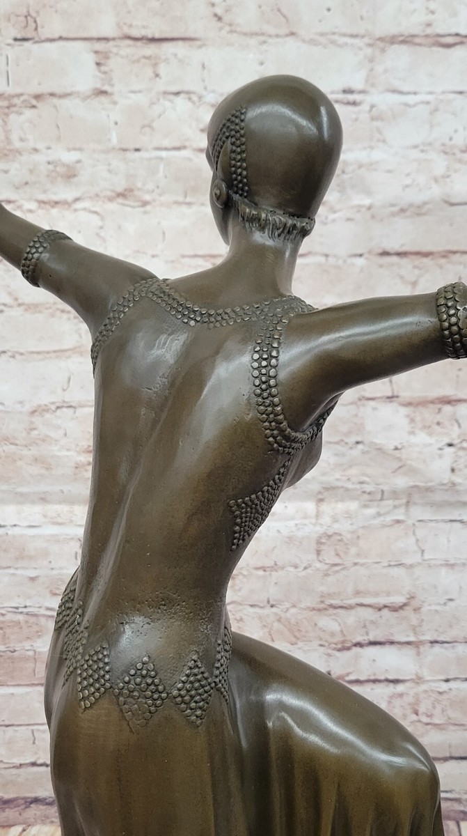 SIGNED D.H.Chiparus. Bronze statue 