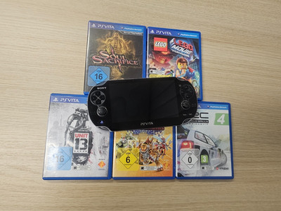 Sony PlayStation Vita PCH-1004 inkl. 5 Spiele | Schwarz