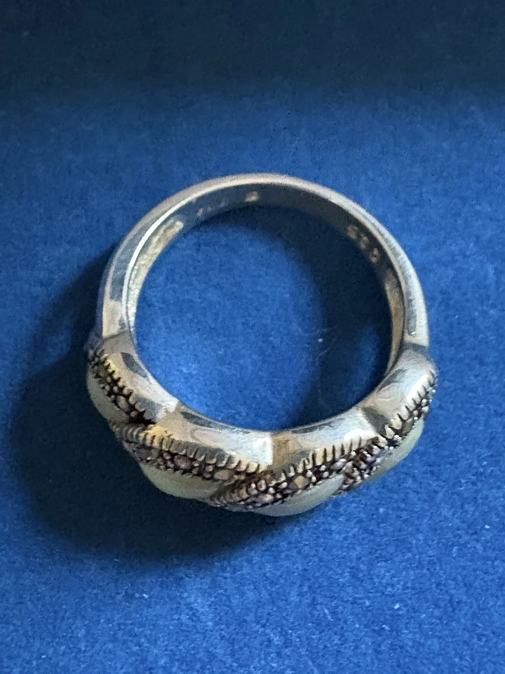 Anillo vintage de jade verde y marcasita talla 5 K16/ nuevo en caja de Avon de plata esterlina talla 5 Foto 4 de 4