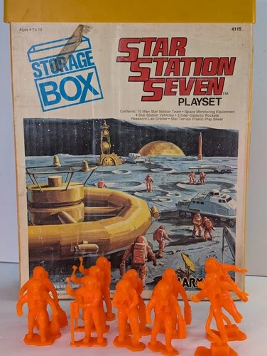 Marx  Toy Plastic Astronaut Space Men 11 Pieces , 2-2.5 inch Figures W/Box .