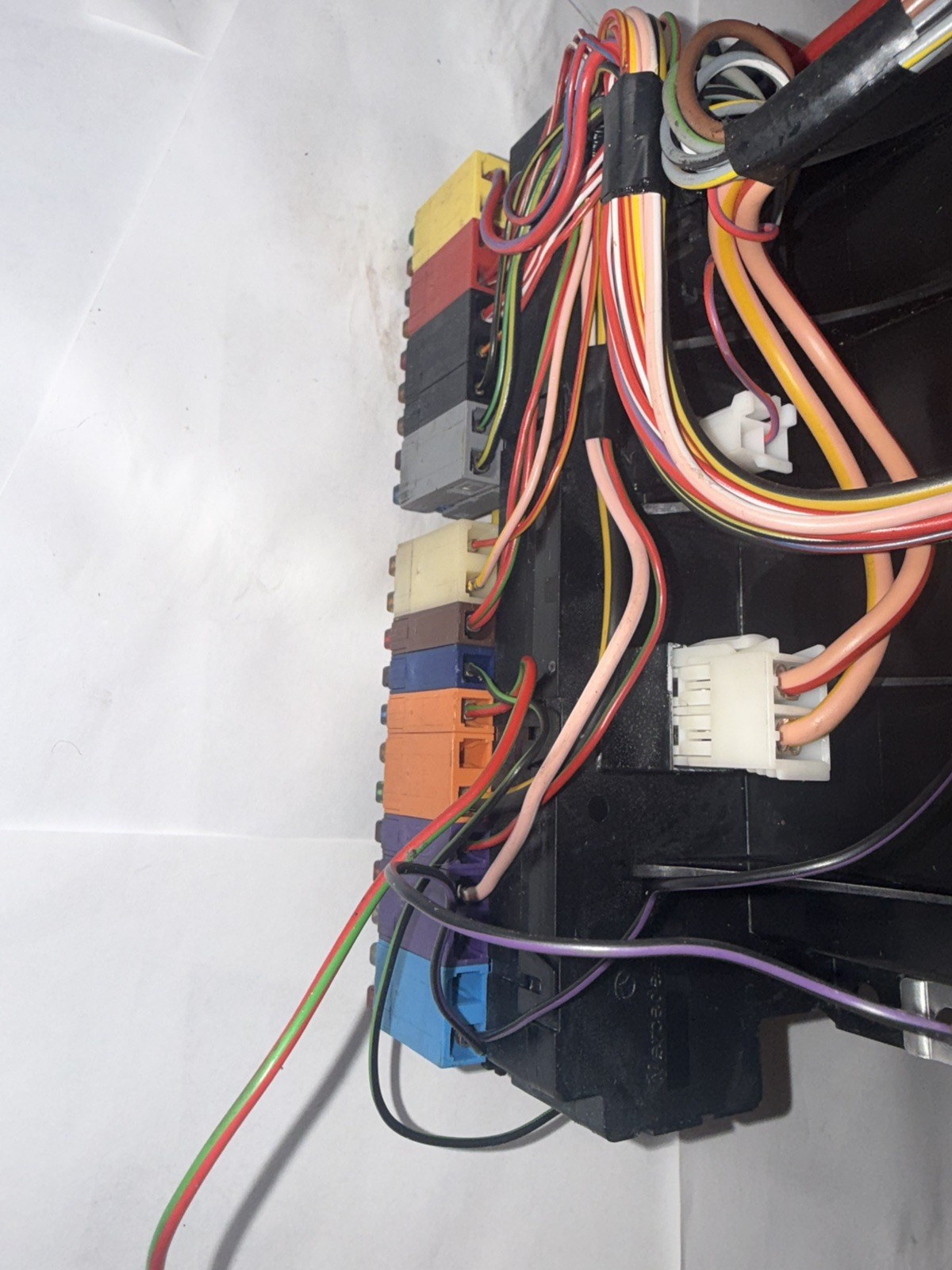 OEM 2003–2012 Mercedes R230 SL Class Front Left SAM Module Fuse Box A2305450832