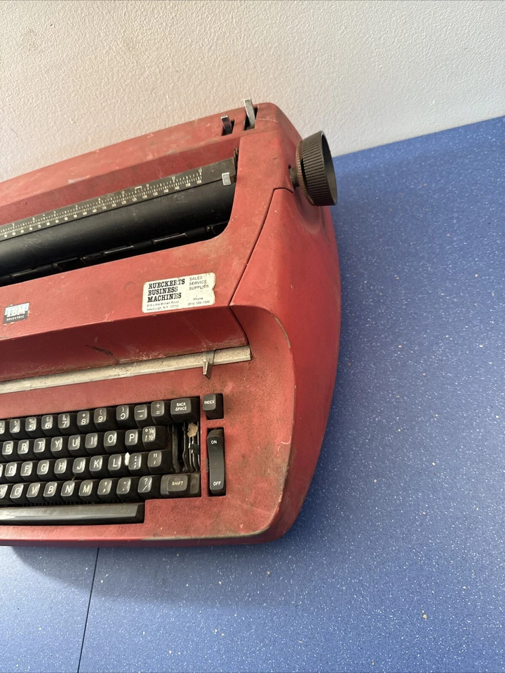 Vintage IBM SELECTRIC RED TYPEWRITER.. PARTS REPAIR ONLY - Image 3 of 4