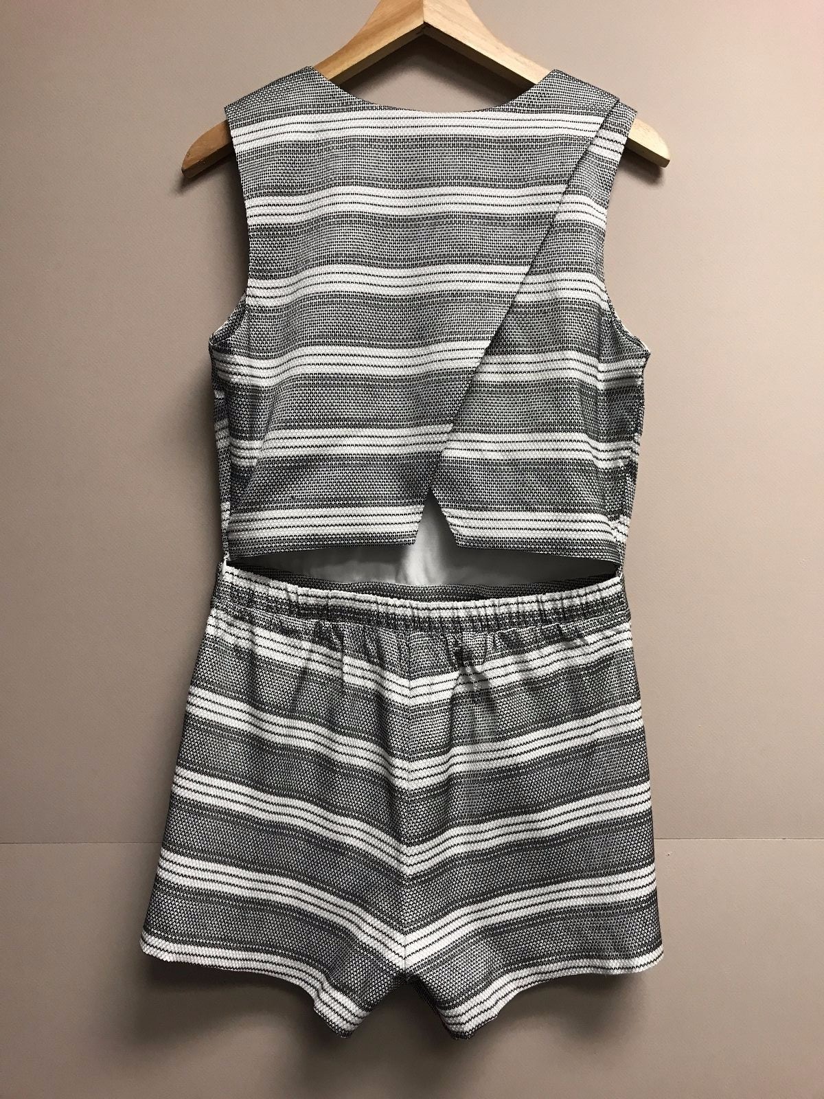 J by J.O.A Women/'s Striped Romper short Overlapped Back Black White Size Medium