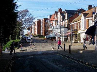Foto 6x4 Felixstowe: Oben auf dem Bent Hill führt Bent Hill hinunter zur c2017