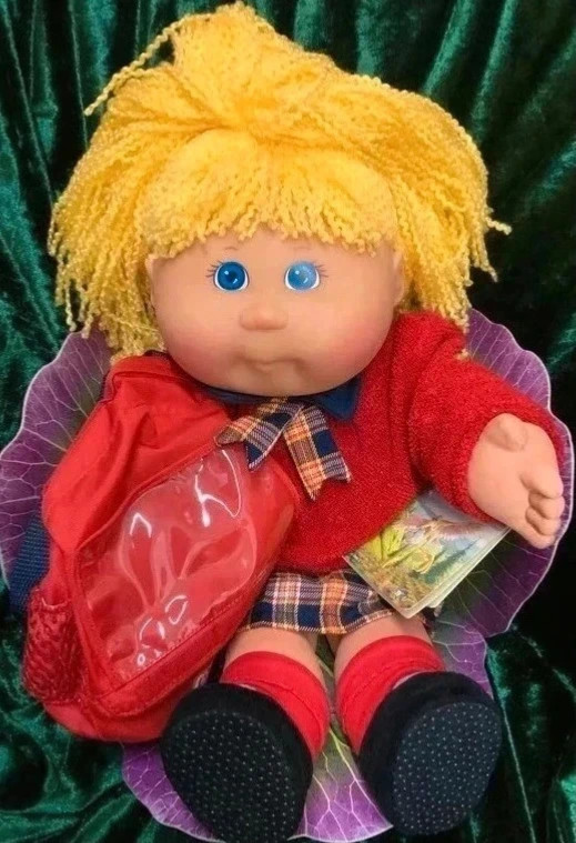 Poupée Cabbage Patch Kids neuve modèle Écolière avec sa robe en coton bleu 36cm