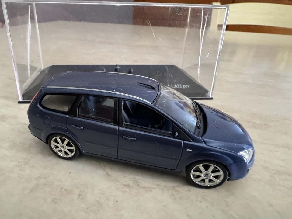 Ford Focus Turnier Jeans-Blau Metallic Minichamps 1:43 limited edition 1 of 1632 - Immagine 2 di 4