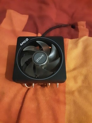AMD Wraith Prism RGB LED Ryzen Boxed CPU-Kühler, AM4 Sockel, Kupfer