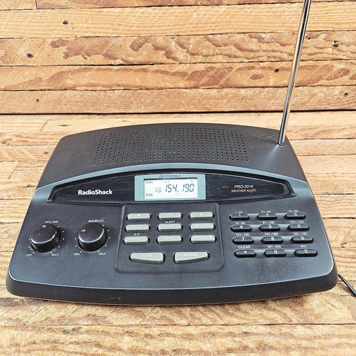 Radio Shack Pro-2016 200 channel analog scanning radio Tested