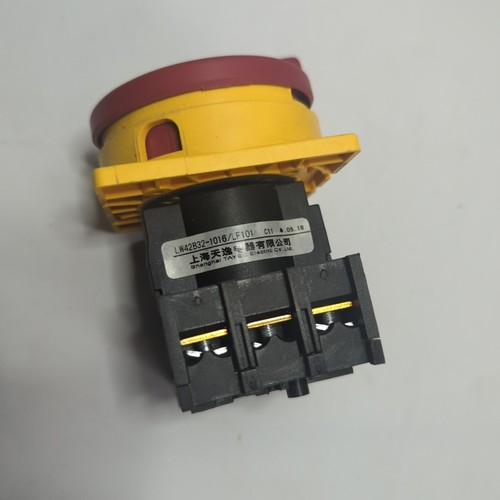 Used* TAYEE Cam Transfer Switch LW42B32-1016/LF101 32A Power on-off switch - Picture 3 of 7