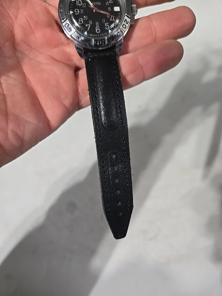 Relógio de pulso masculino Vostok Komandirskie 211783 com pulseira de couro [precisa de bateria] - Imagem 4 de 4