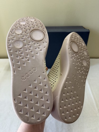 Ecco Ivory Leather Street Tray Laced Perforated Sneaker EU 39/US 8-8.5 NIB - Picture 5 of 6