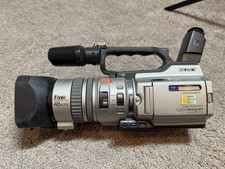 Sony DCR-VX2000 Handycam Camcorder 3CCD Super SteadyShot 48x Zoom MiniDV Silver