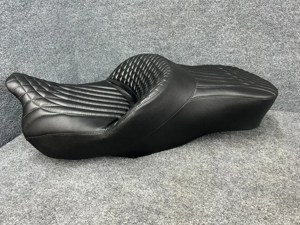 HARLEY-DAVIDSON 08 & UP TOURING RECOVERED SADDLEMEN SOFA SEAT Foto 3 de 4