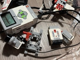 LEGO MINDSTORMS EV3 31313  Set with EV3 Brick, Sensors, Motors