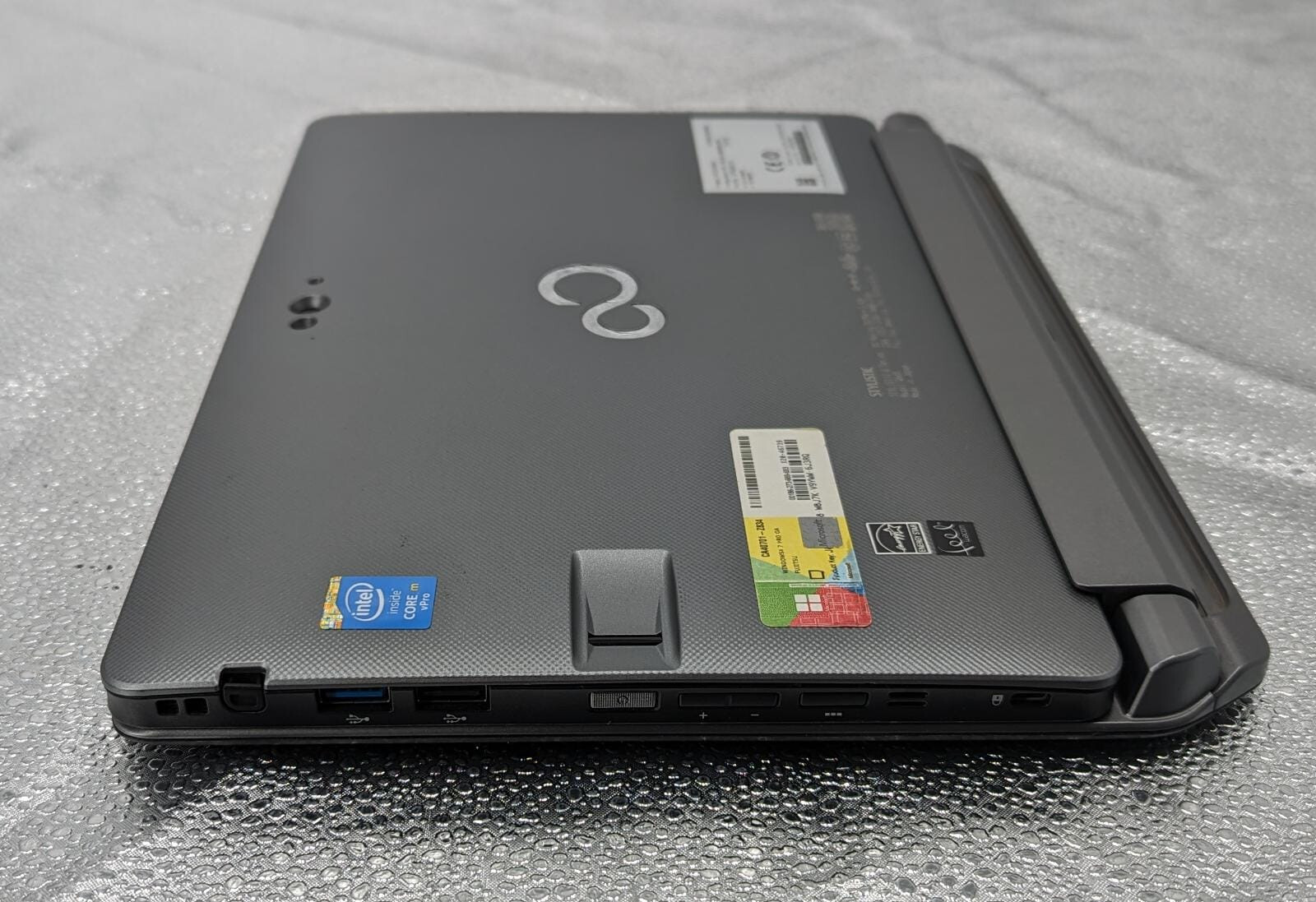 Fujitsu Stylistic Q665 11.6" 8 GB 256GB Win 10 Pro 2in1 - Picture 13 of 14