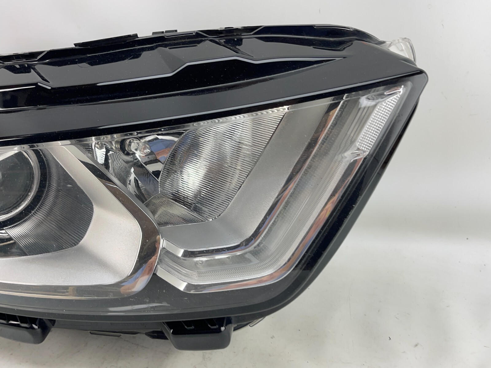 20182022 Ford EcoSport Headlight Right Side RH Halogen W/ LED Chrome
