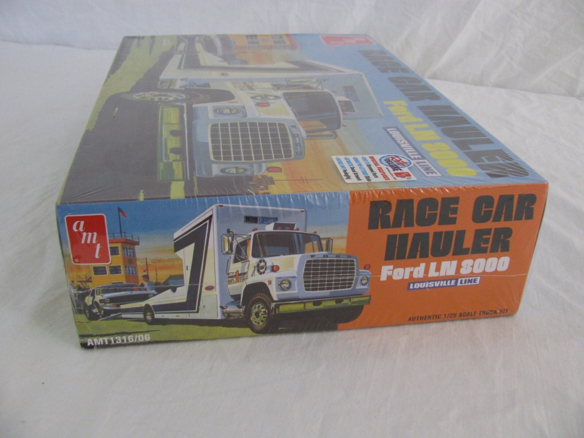 AMT Retro Deluxe 1/25 Ford LN 8000 Louisville Line Race Car