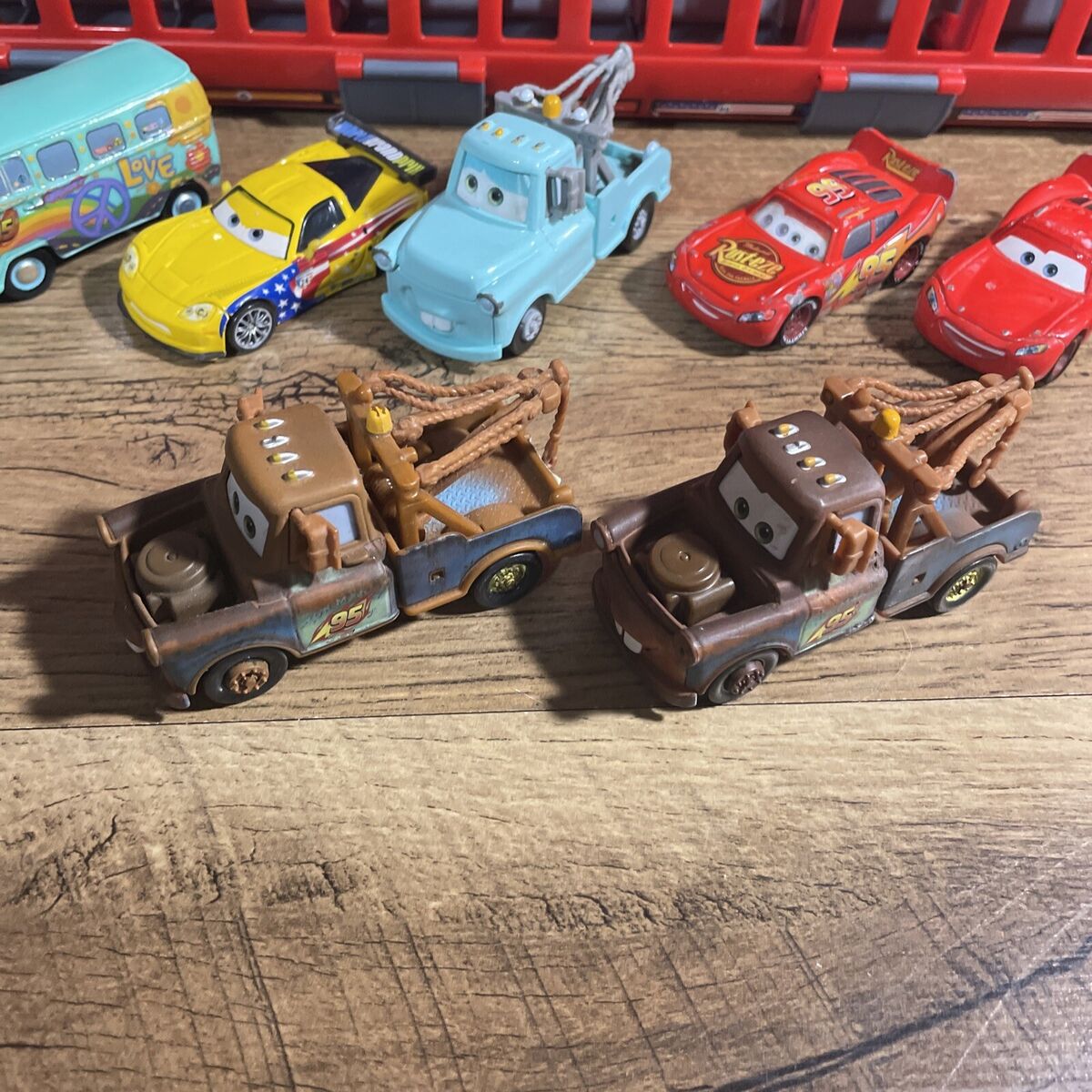 Disney Pixar Cars 2 World Grand Prix Storage Carrying Case Car Launcher W/  Cars
