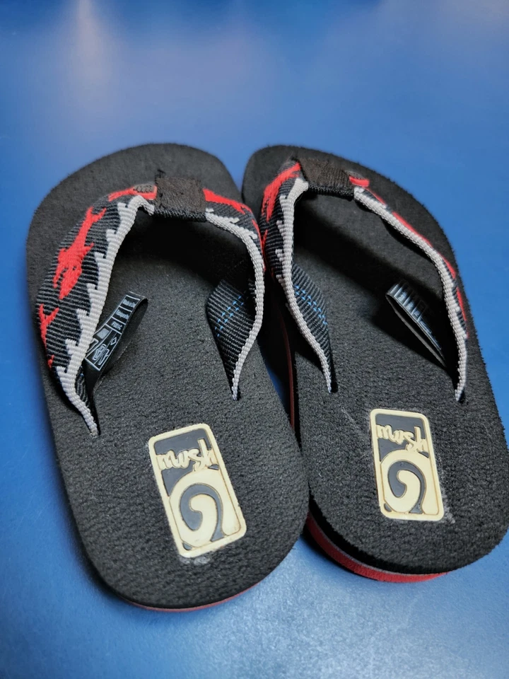 Сандалии-шлепанцы Teva Mush II 2 цвета акулы черные красные размер 9 детские для мальчиков девочек - Изображение 2 из 4